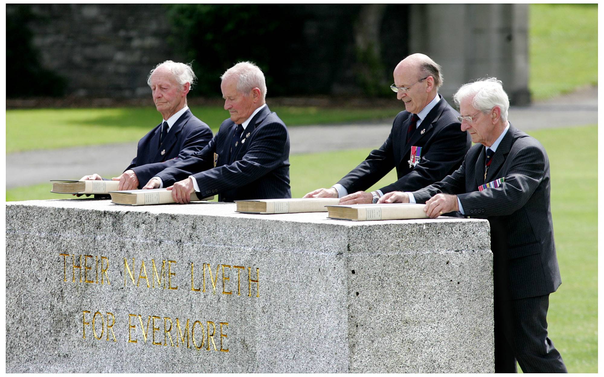 Ex-servicemen placing the Books of Remembrance on the Stone of Remembrance at the Irish National War Memorial Gardens, Islandbridge, for the Commemoration of the Battle of the Somme on Saturday 1st July, 2006. Irish Times. 